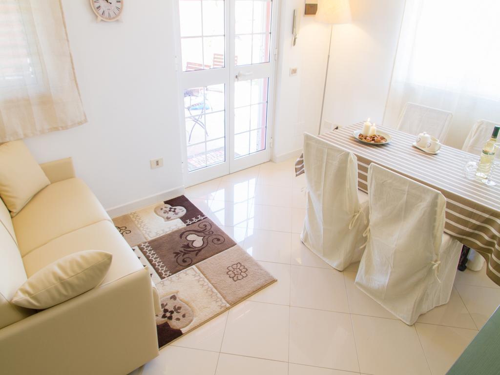 Gelso Bianco Apartments กัมโปเฟลิเช ดิ โรชเชลลา ภายนอก รูปภาพ