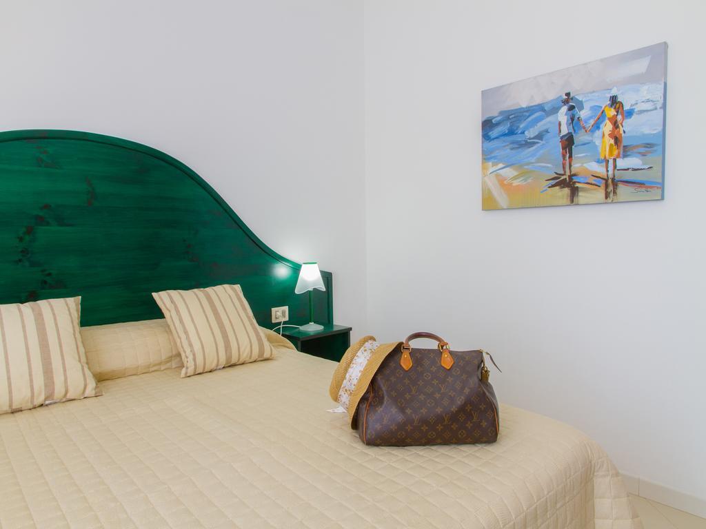 Gelso Bianco Apartments กัมโปเฟลิเช ดิ โรชเชลลา ภายนอก รูปภาพ