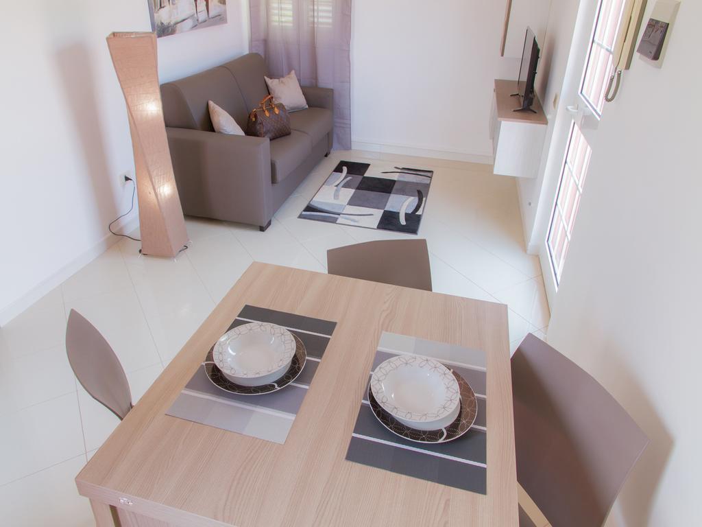 Gelso Bianco Apartments กัมโปเฟลิเช ดิ โรชเชลลา ภายนอก รูปภาพ