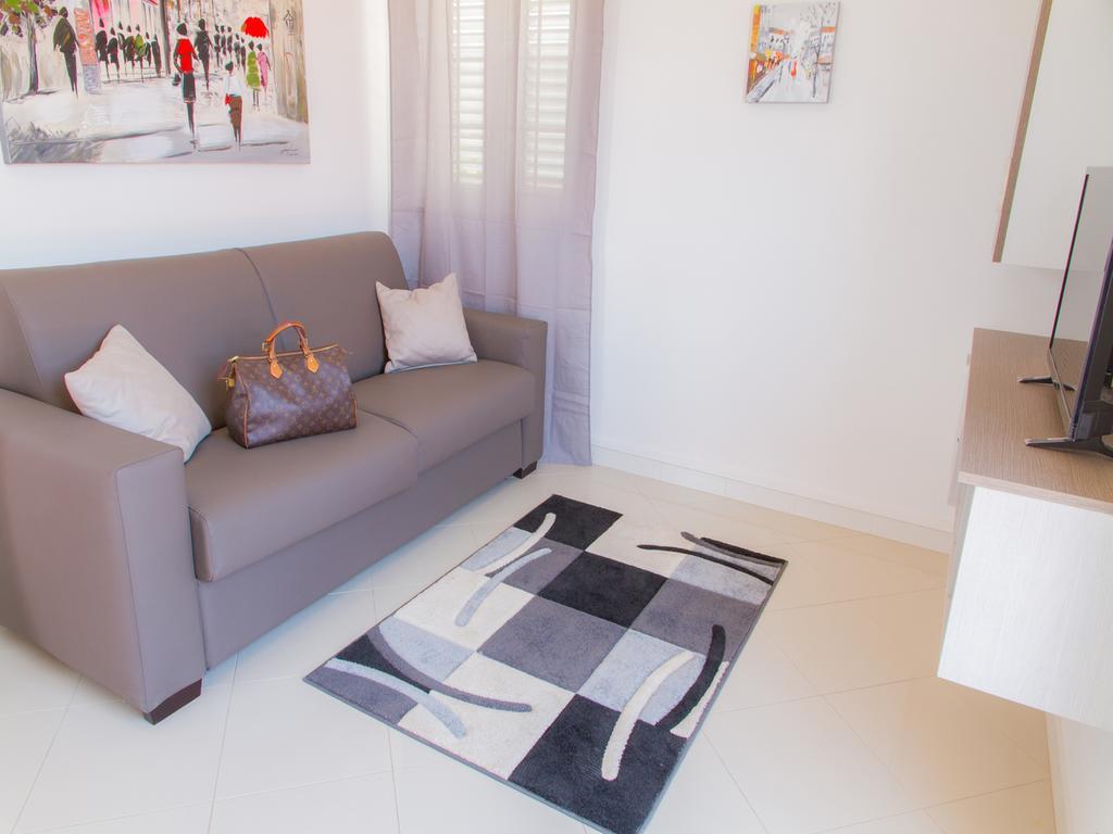 Gelso Bianco Apartments กัมโปเฟลิเช ดิ โรชเชลลา ภายนอก รูปภาพ